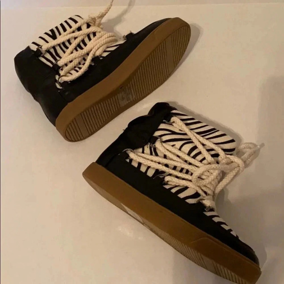 Bumper NAKIA Faux Fur Zebra Print Lined Slipper Boot Bootie Size 6 or 6.5 Left - Picture 4 of 7